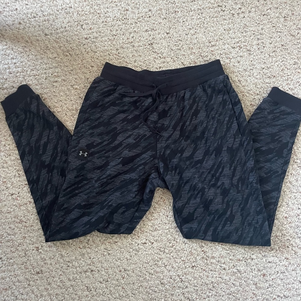 Mens UA joggers